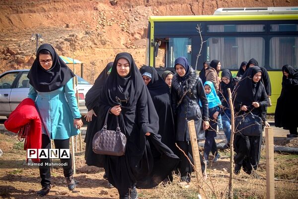 مراسم درختکاری شهرداران مدارس تبریز در تفرجگاه عون بن علی