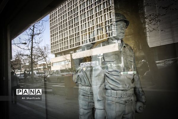 نقش شهدا بر دیوارهای شهر