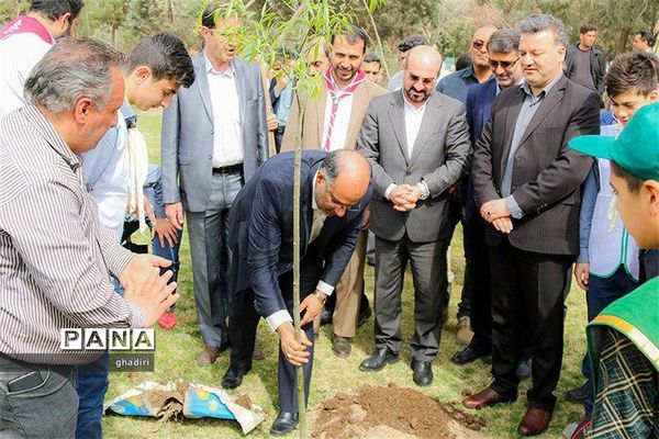 جشن تولد زمین در دبیرستان شهید شهریاری منطقه 19