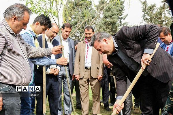 جشن تولد زمین در دبیرستان شهید شهریاری منطقه 19