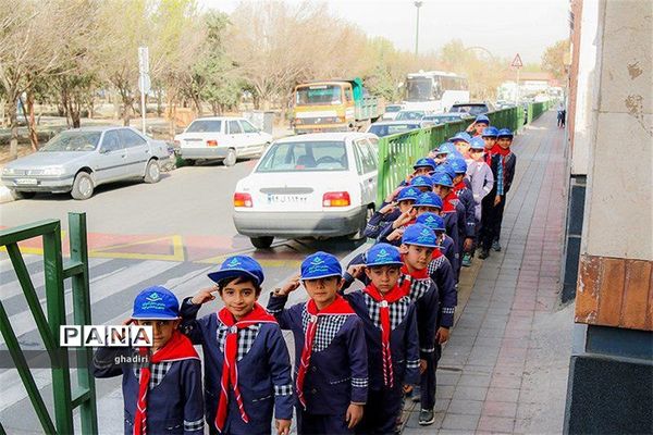 جشن تولد زمین در دبیرستان شهید شهریاری منطقه 19