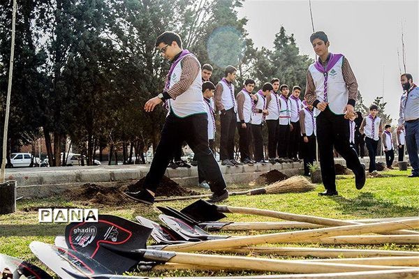 جشن تولد زمین در دبیرستان شهید شهریاری منطقه 19