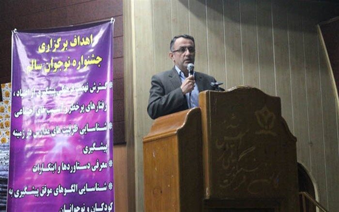 الگو سازی مناسب برای نوجوانان ضروری است