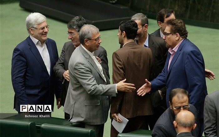 حاشیه‌های روز پرکار ربیعی در مجلس؛ وزیر کار مستأجر باجناق شهردار تهران است