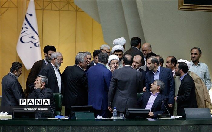 تحصن اصولگرایان  برای سوال از روحانی در جلسه استیضاح آخوندی
