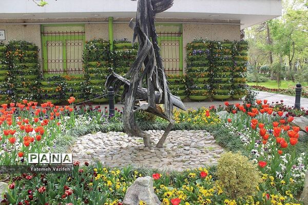 پارک لاله تهران در بهار طبیعت