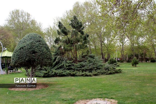 پارک لاله تهران در بهار طبیعت