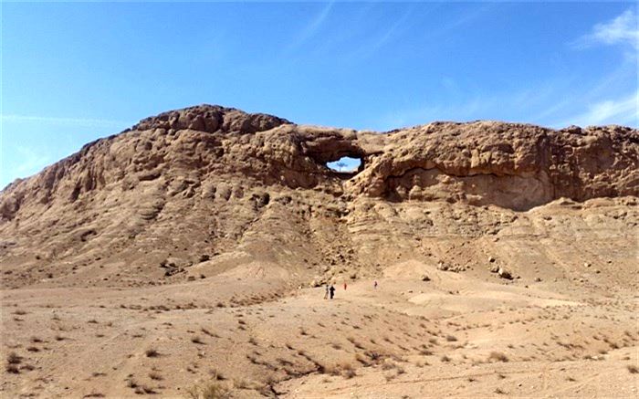 سنگ سوراخ، کوهی دیدنی در فردوس