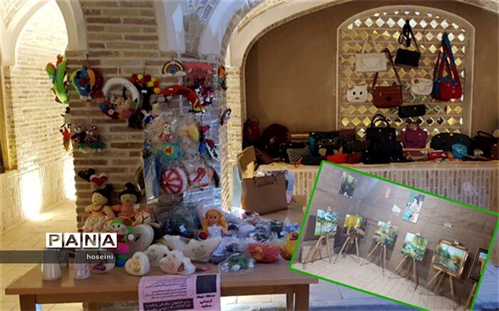 نمایشگاه آثار هنرمندان در حوضخانه مسجد جامع نوش آباد