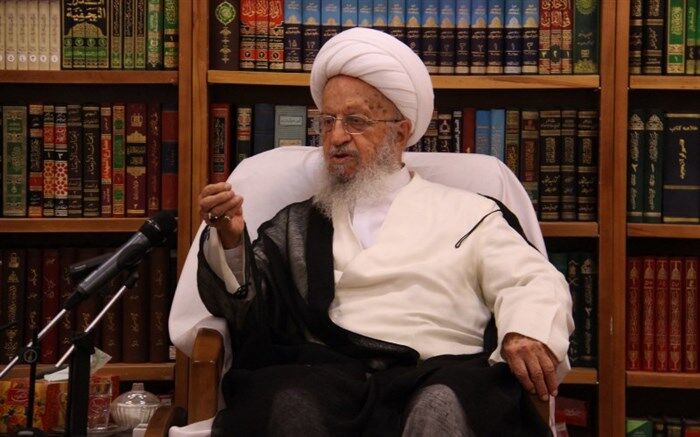 آیت الله مکارم: دولت و ملت باید حساب قم را از حساب شهرهای دیگر کشور جدا کنند