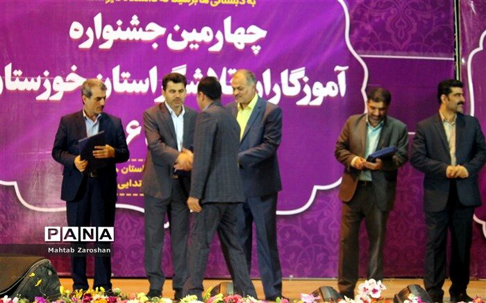 رسالت واقعی ما ایجاد دغدغه های فکری و فرهنگی در دانش آموزان  جهت ساختن جامعه است