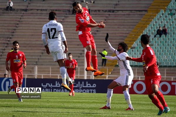 دیدار تیم‌های فوتبال تراکتورسازی ایران و الجزیره امارات