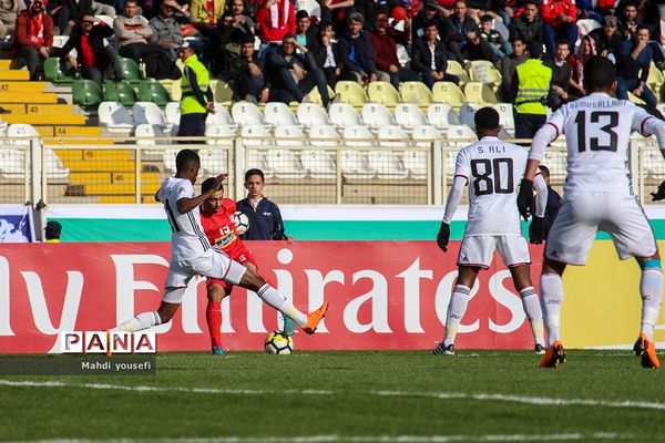 دیدار تیم‌های فوتبال تراکتورسازی ایران و الجزیره امارات