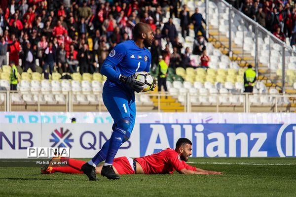 دیدار تیم‌های فوتبال تراکتورسازی ایران و الجزیره امارات