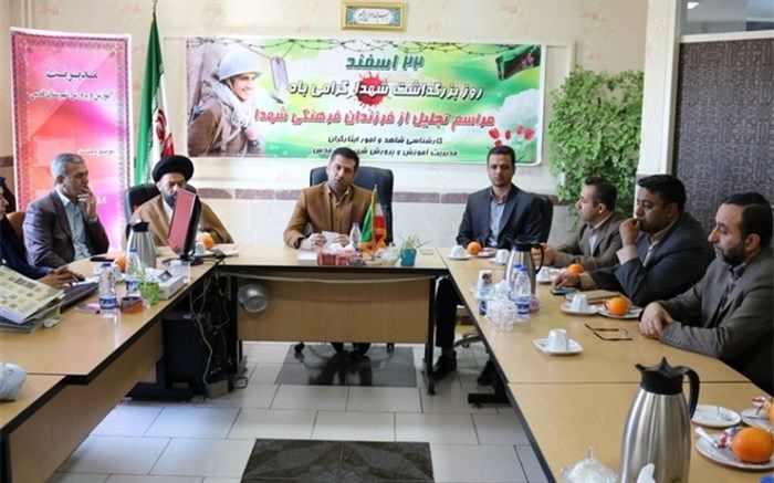 هرچه دنیای ما روشنی و نور دارد از وجود با برکت شهداست