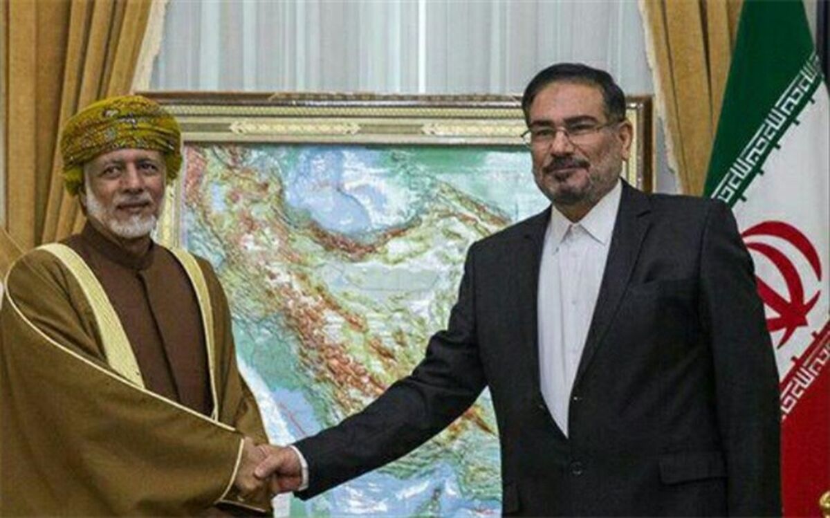 شمخانی  با وزیر مشاور در امورخارجی سلطنت عمان دیدار و گفت و گو می کند