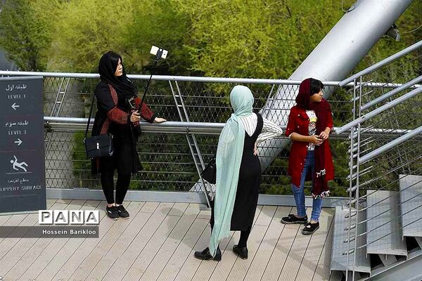 پل طبیعت تهران در نوروز