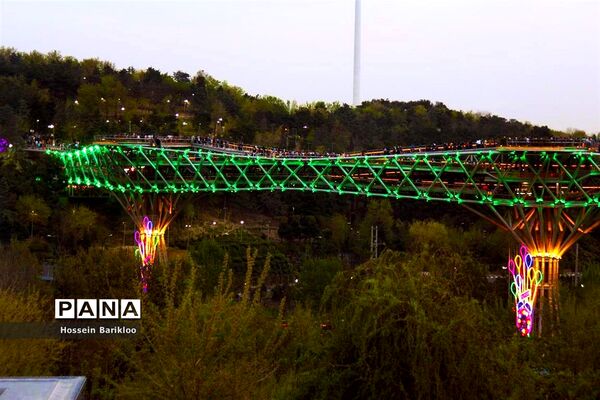 پل طبیعت تهران در نوروز
