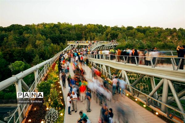 پل طبیعت تهران در نوروز