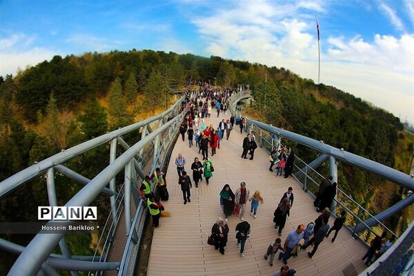 پل طبیعت تهران در نوروز