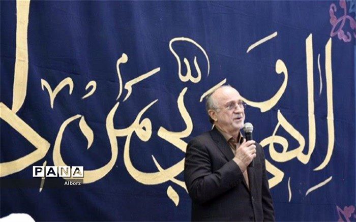 حضور استاندار البرز در جمع معتکفین مصلی و مسجد جامع کرج