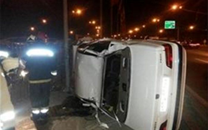 واژگونی پژو پارس با 2 کشته  و یک مجروح در استهبان