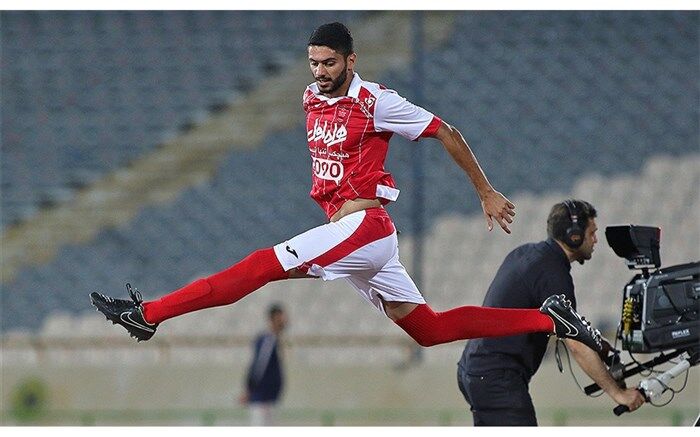بازیکن جوان پرسپولیس نخستین کتاب شعرش را منتشر می کند