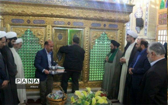 آئین غبارروبی آستان مقدس امامزادگان محمد و سکینه خاتون کرج برگزار شد