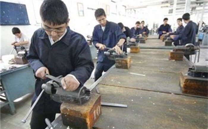 قاسمی: بهره‌گیری از ظرفیت تولیدی هنرستان‌ها گامی موثر درجهت تحقق شعار حمایت از کالای ایرانی است