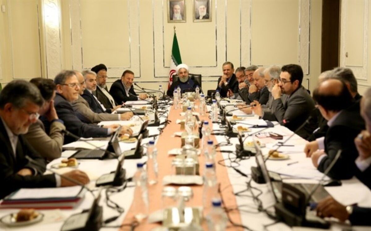 روحانی : تولیدکنندگان و واردکنندگان  با اطمینان از  آرامش بازار ارز برنامه ریزی کنند