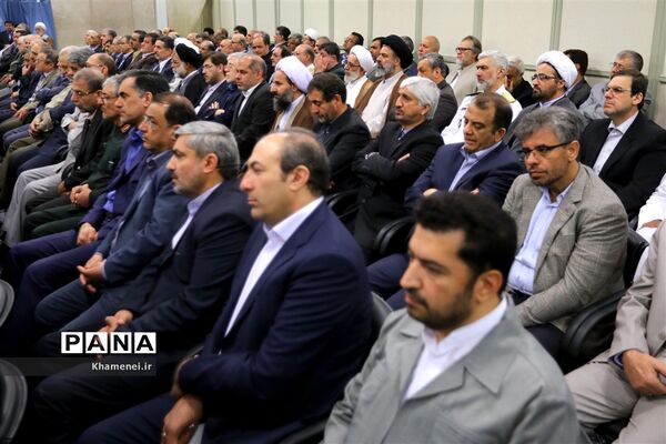دیدار مسئولان نظام و سفرای کشورهای اسلامی با مقام معظم رهبری