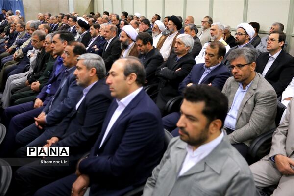 دیدار مسئولان نظام و سفرای کشورهای اسلامی با مقام معظم رهبری