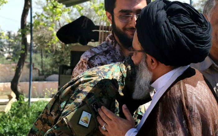 دیدار نماینده رهبرمعظم  انقلاب با مدافعان حرم +تصویر