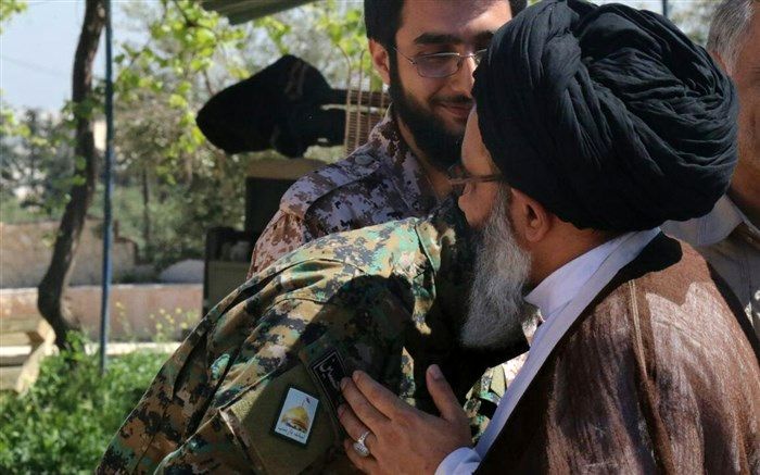 دیدار نماینده رهبرمعظم  انقلاب با مدافعان حرم +تصویر