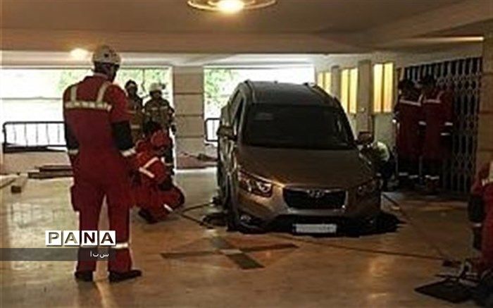 بلعیده شدن «سانتافه» توسط چاه یک ساختمان + تصاویر