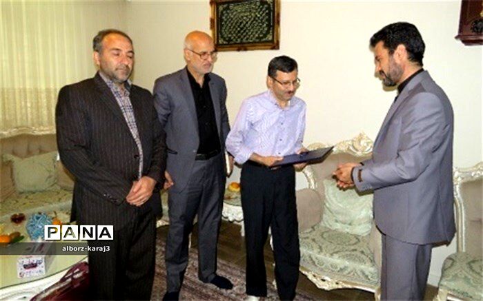 دیدار مدیر آموزش و پرورش ناحیه 3 کرج با خانواده شهدا و جانبازان در قالب طرح "دیدار یار"
