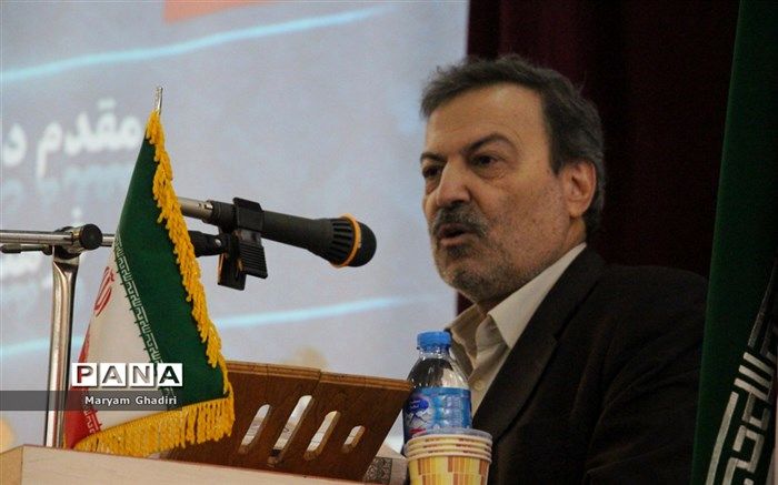 آموزش زبان انگلیسی از عوامل شکل‌گیری هویت جهانی در دانش‌آموزان است