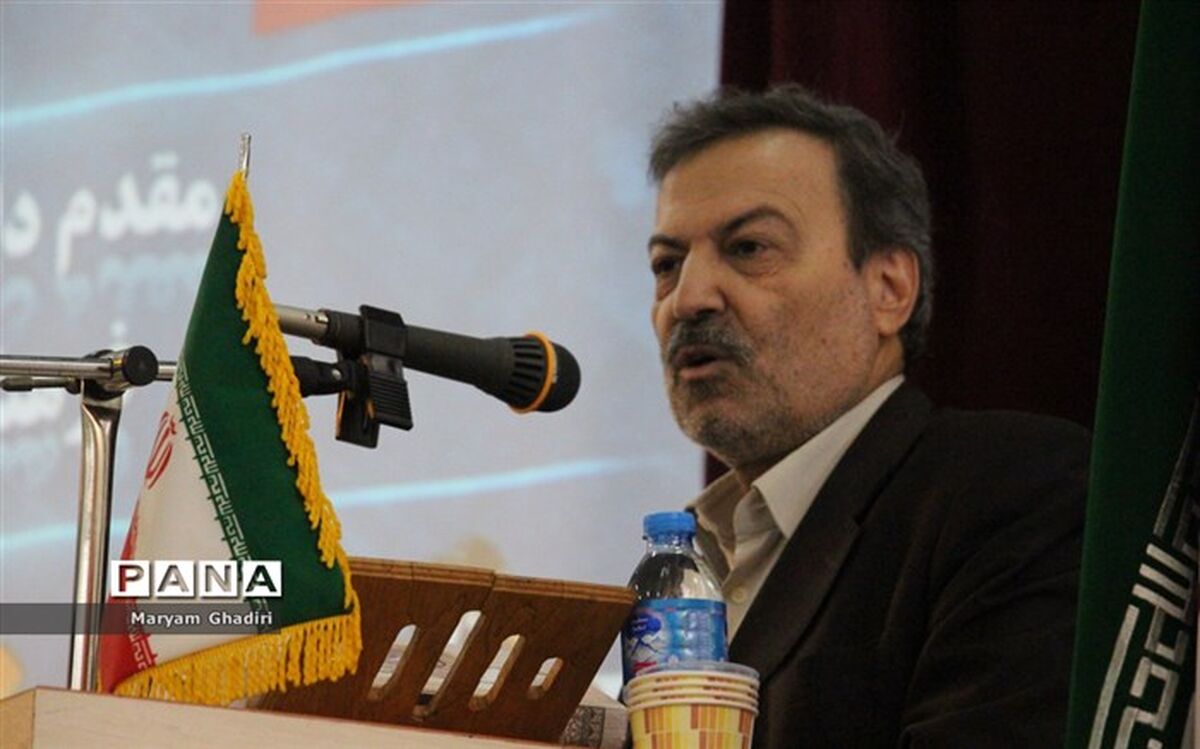 آموزش زبان انگلیسی از عوامل شکل‌گیری هویت جهانی در دانش‌آموزان است