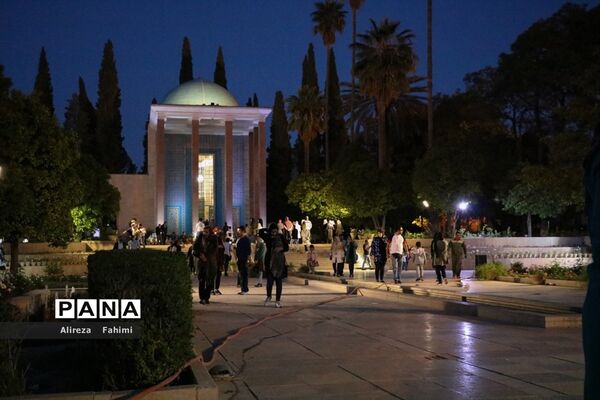 دلربایی گنبد فیروزه ای شیراز