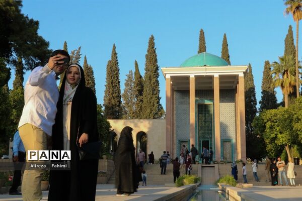دلربایی گنبد فیروزه ای شیراز