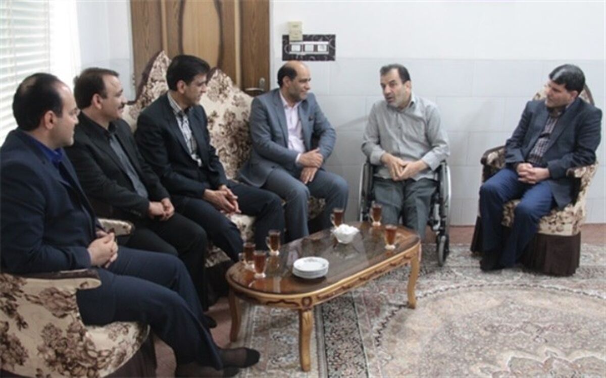 عیادت مدیر کل آموزش و پرورش یزد از یک جانباز فرهنگی