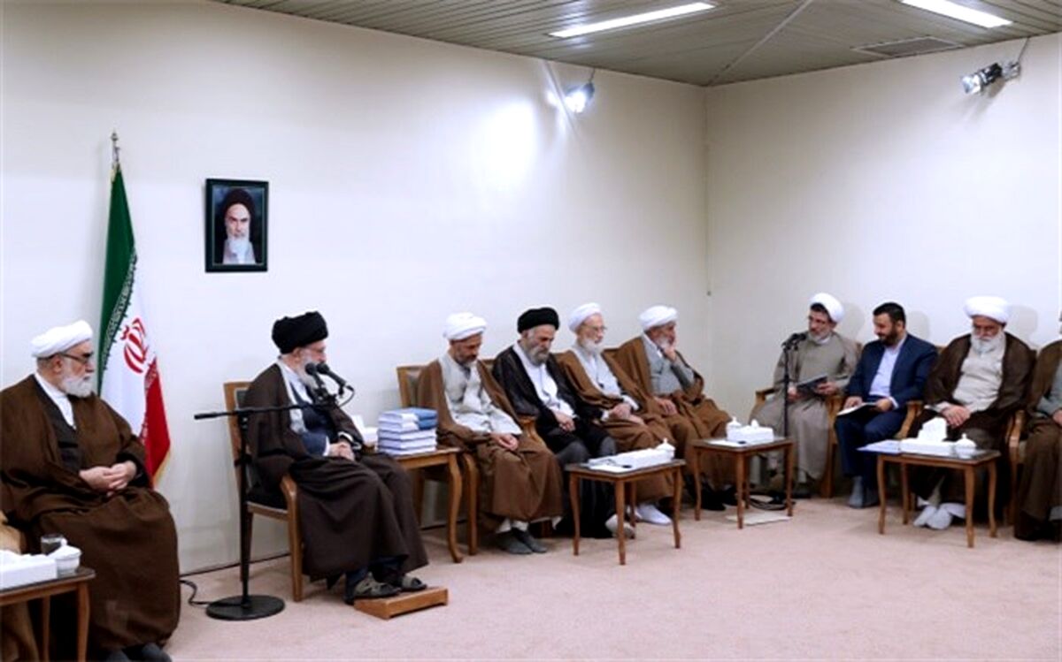 رهبر انقلاب: فلسفه و علوم عقلی در حوزه علمیه قم و تهران رواج پیدا کند