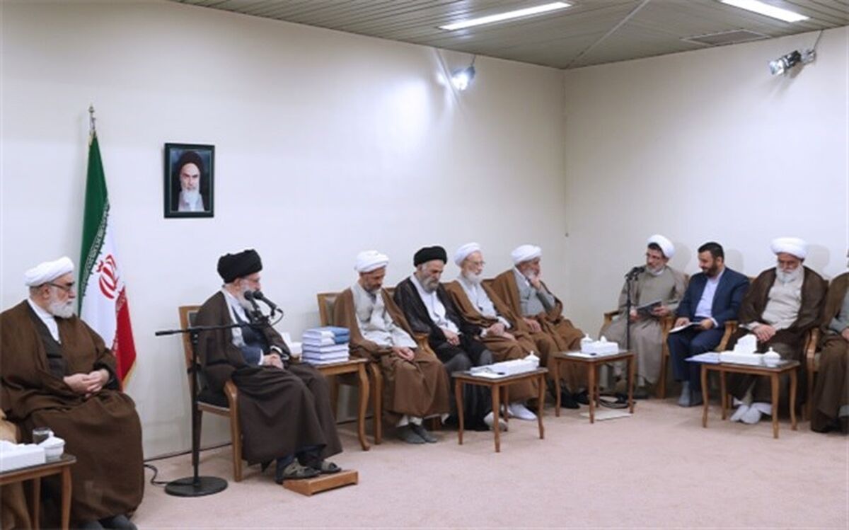 رهبر انقلاب: فلسفه و علوم عقلی در حوزه علمیه قم و تهران رواج پیدا کند