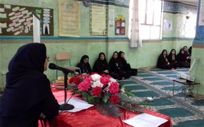 برگزاری کارگاه آموزش خانواده به مناسبت هفته سلامت در دبیرستان هفده شهریور فیروزکوه