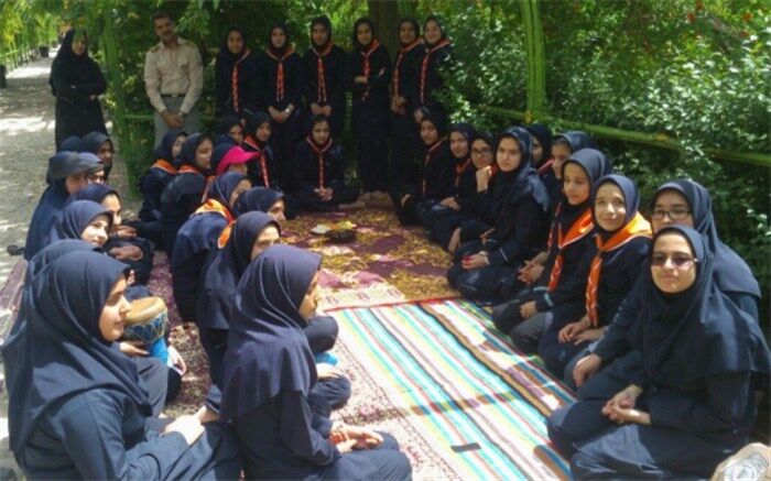 جشن پایانی آموزش های پیشتازان دبیرستان تمام تشکیلاتی اشکذر برگزار شد