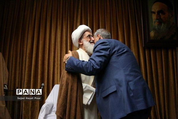 سفر علی ربیعی وزیر کار و امور اجتماعی به قم و دیدار با مراجع عظام تقلید