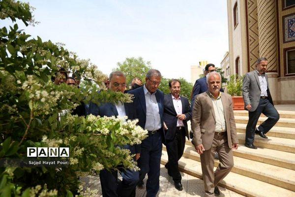 سفر علی ربیعی وزیر کار و امور اجتماعی به قم و دیدار با مراجع عظام تقلید