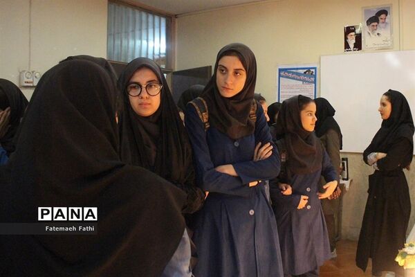 بازدید دانش آموزان پایه نهم از هنرستان بحرالعلوم چهاردانگه