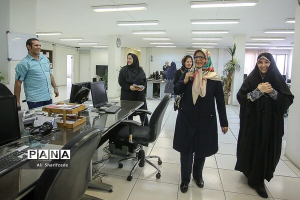 حضور ناهید خداکرمی  عضو شورای شهر تهران در خبرگزاری پانا