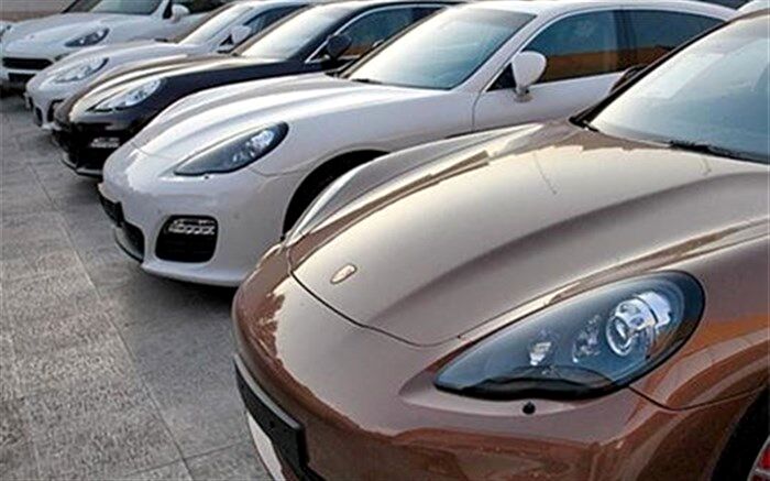 گمرک : واردات خودرو در فروردین امسال 73 درصد کاهش یافت